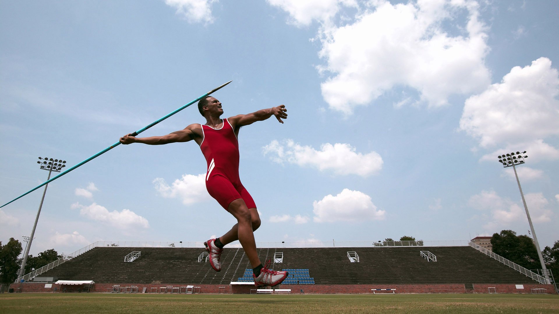 跨界奇迹，洪都拉斯绝杀威尔士之夜，卡马文加在NBA总决赛的传奇接管